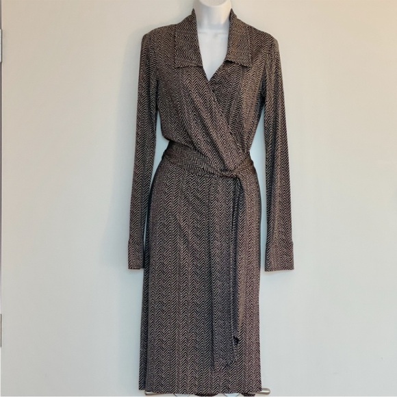 Vintage Diane von Furstenberg Wrap Dress - Size 8 - Picture 7 of 7